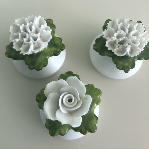 3 Salt and Pepper shakers Denton China Made in England White Green - Picture 4 of 7